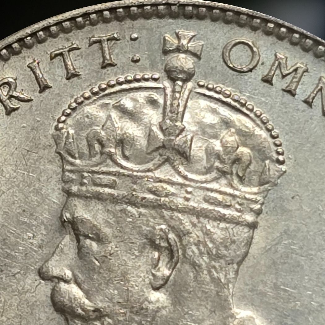 1935 Shilling Extremely Fine | Six Clear Pearls, Eight visible & Centre Diamond