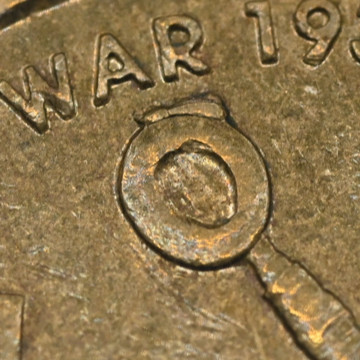 Close up 2005 $1 Dancing Hat Man CUD Error - Coming Home Coin Series - reverse - Circulated Australian coin.