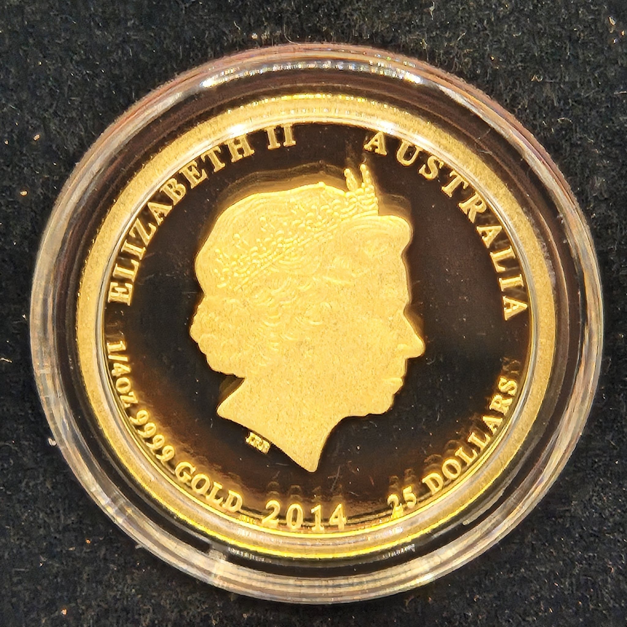 2014 1/4oz The ANZAC Spirit 100th Anniversary Coin Series obverse with text around legend '1/4oz .9999 gold 2014 25 Dollars Elizabeth II Australia' and QEII effigy by IRB