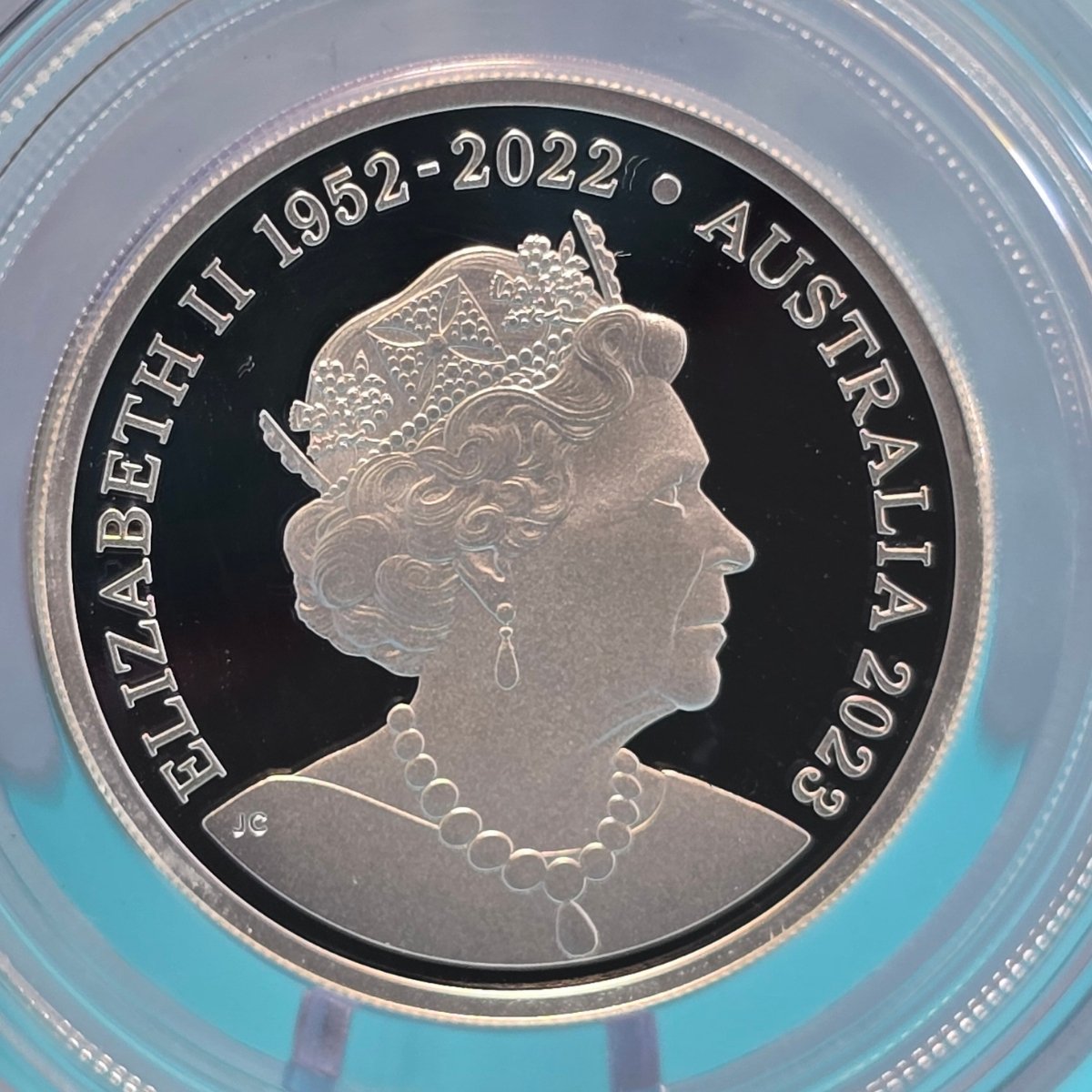 Silver coin with a profile of Queen Elizabeth Memorial Effigy and text 'Elizabeth II 1952-2022 Australia 2023'